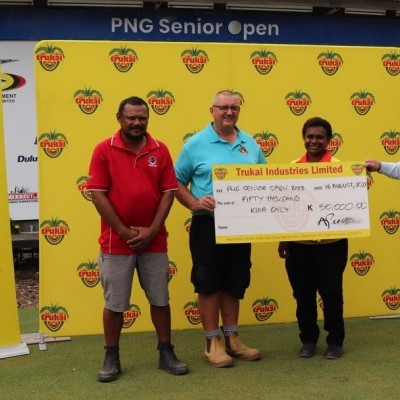 Trukai gives K50,000 to Morobe Golf Tournament 